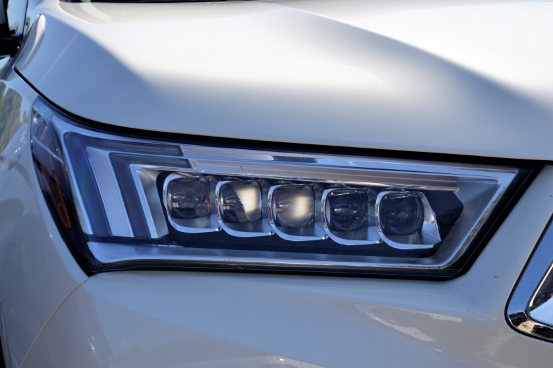 moto-COGOLIN-min_acura-headlamp-2834131